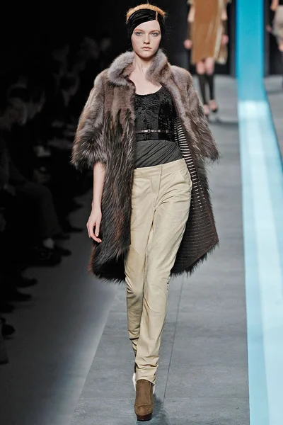 Look 19